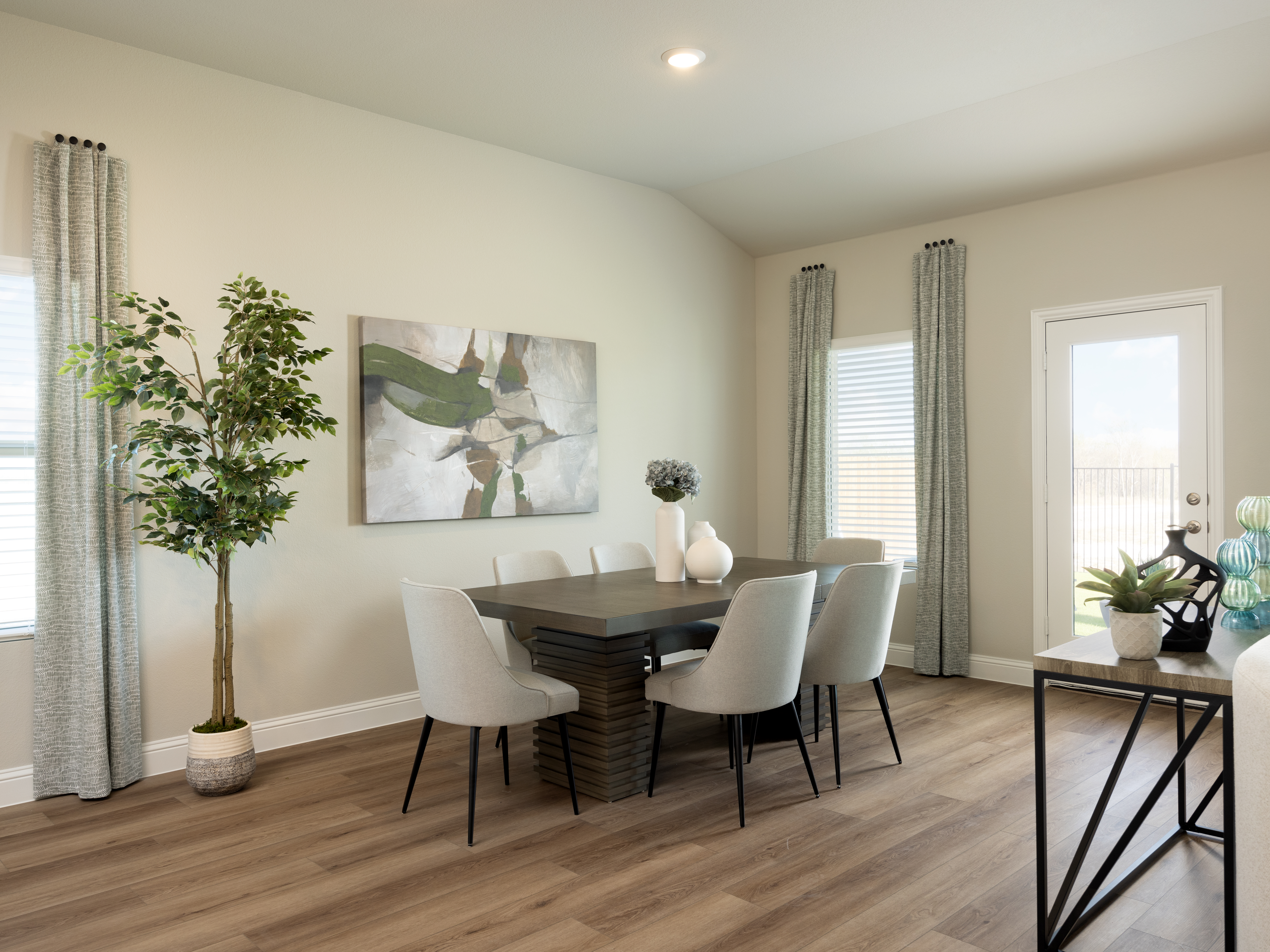 The Royal at 2113 Longchamp Lane, Seagoville, Texas: photo 3