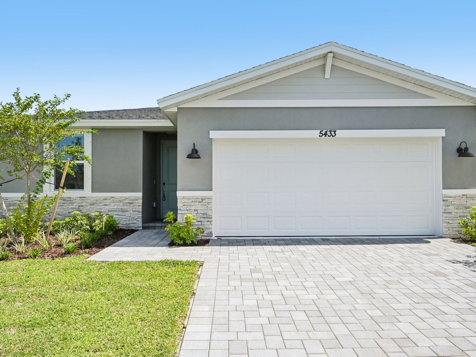 A Quick Move-in Daphne Floorplan