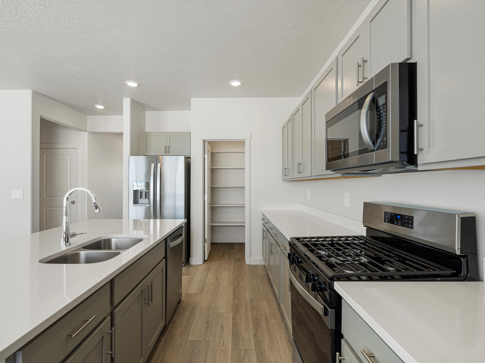 A Quick Move-in Pine Floorplan