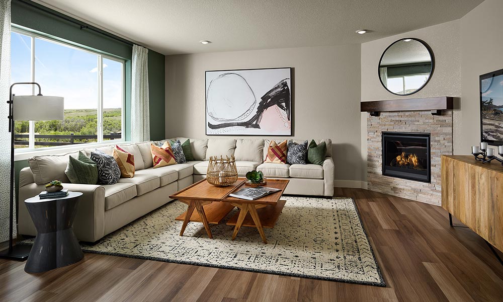 DEN_Medowlark_Waterton_ClassicWhite_EVP_Family Room