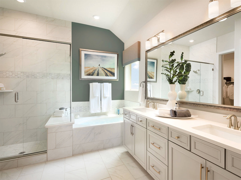 bold colors in bathroom