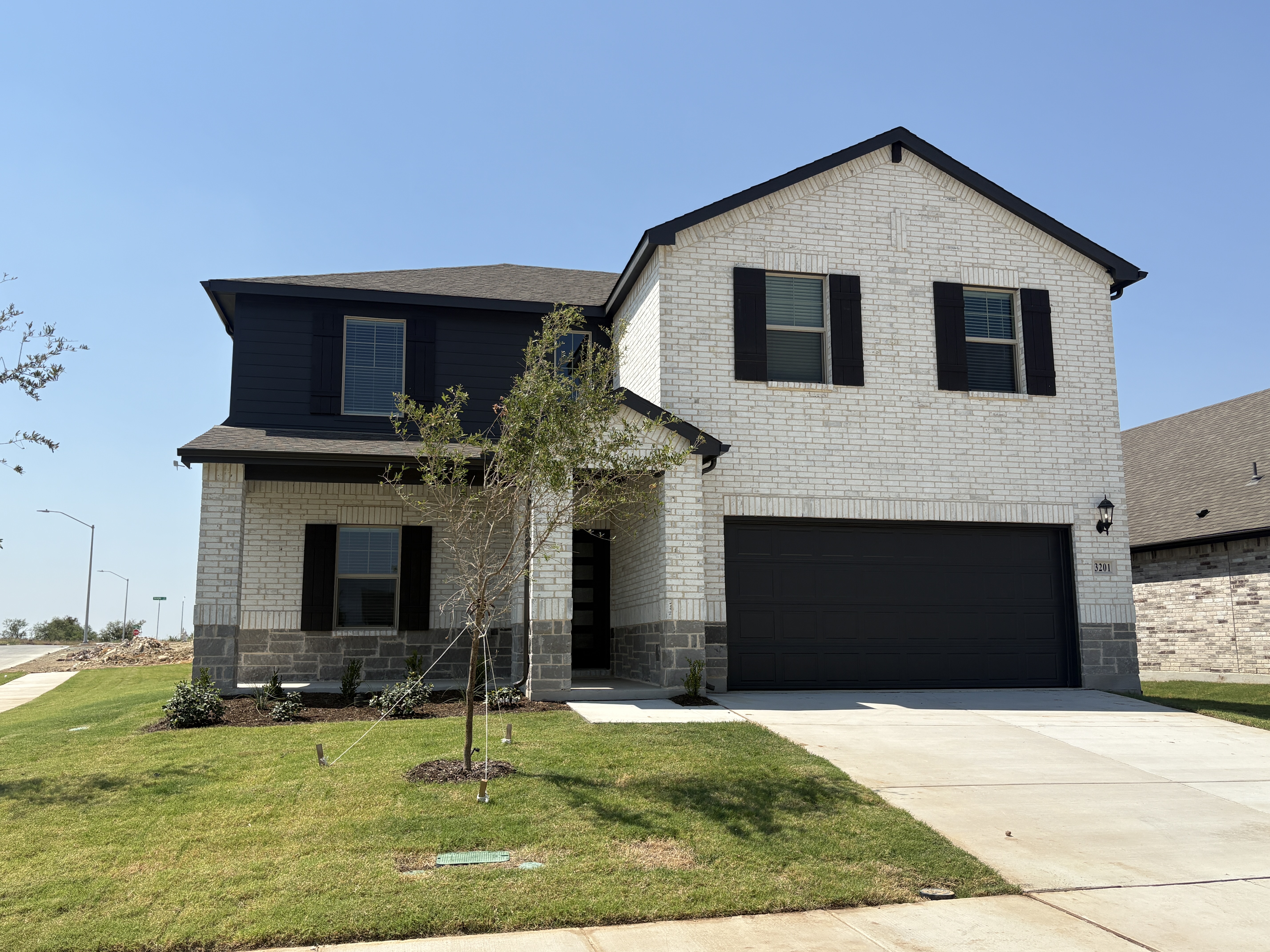 The Royal at 3201 Romero Plaza, Fort Worth, Texas: photo 1