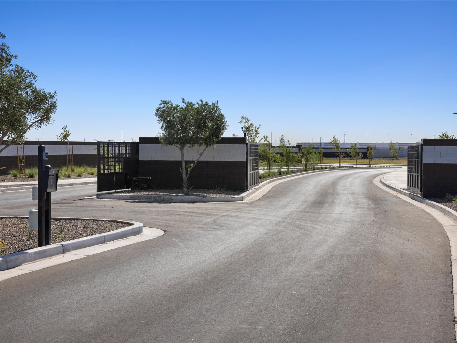 PHX_Abel-Ranch_Gateway_17864-W-Coolidge-St