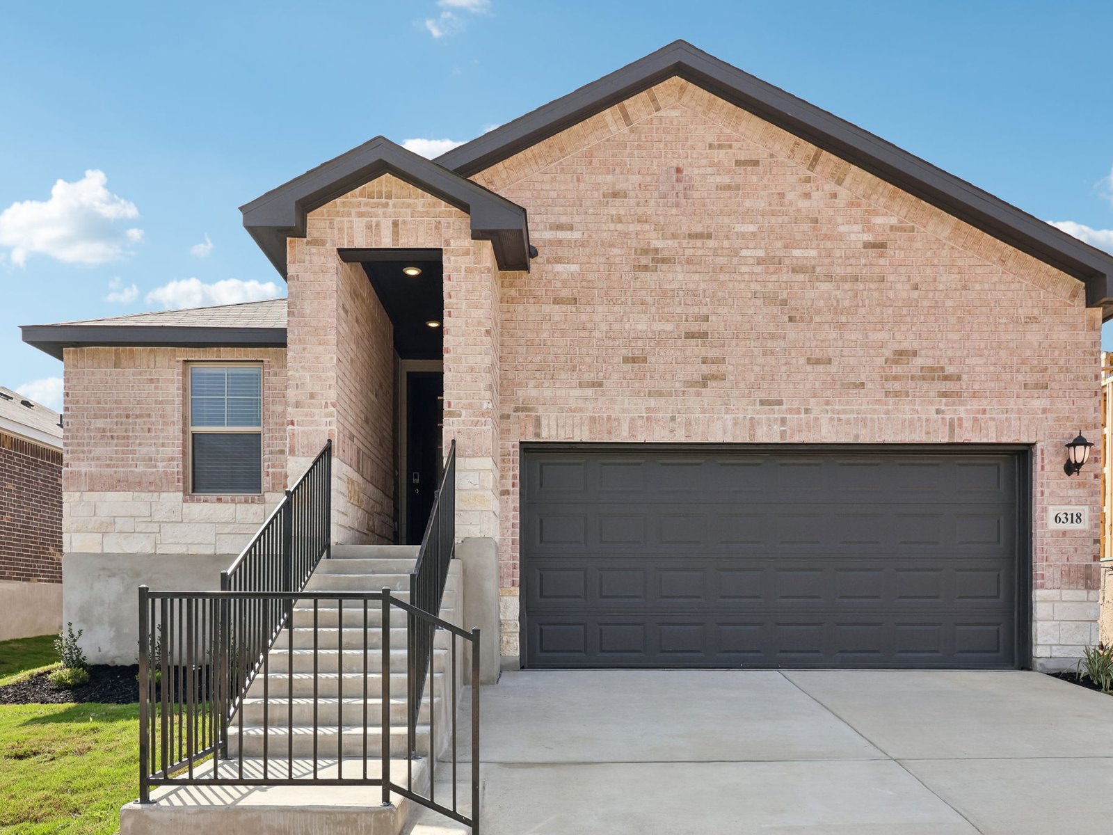 Front exterior of the Callaghan floorplan at a Meritage Homes community.